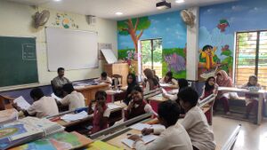 19255 HITECH COMPUTER1.jpg