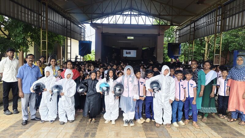 പ്രമാണം:19833-MLP-moon day.jpg