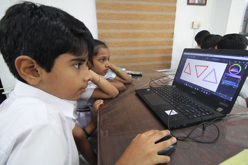 പ്രമാണം:37001-LK CLASS-1.JPG