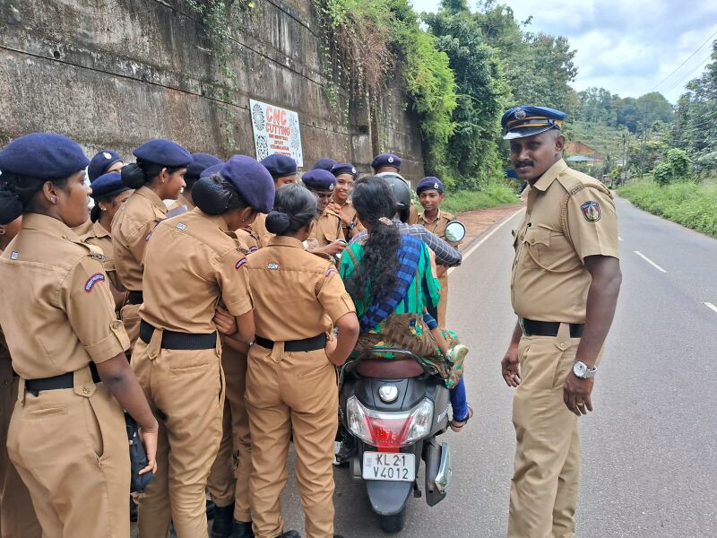 പ്രമാണം:42041 yathra 3.jpg