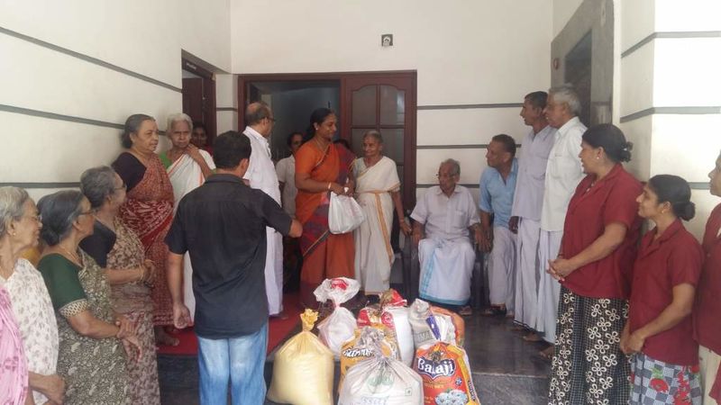 പ്രമാണം:Kadambur charity 3.jpg