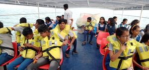 School boating tour 30046.jpg