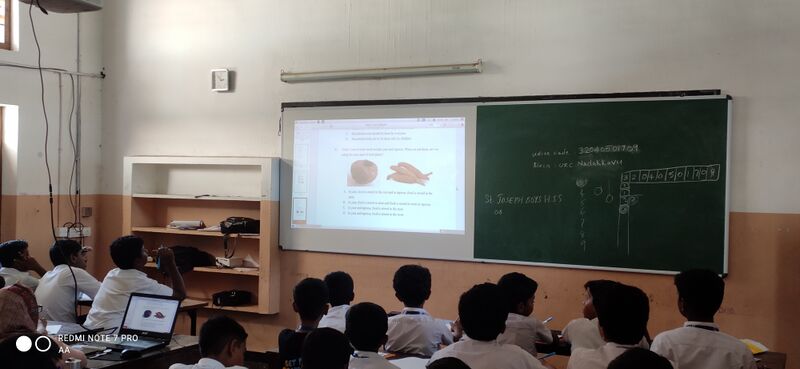 പ്രമാണം:10042 hitek class.jpg