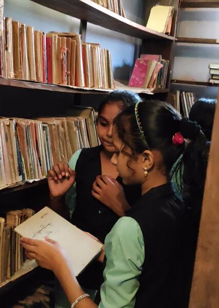 പ്രമാണം:14263 Madam library3.jpg