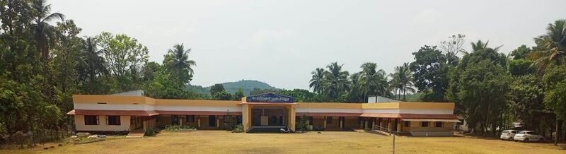 പ്രമാണം:14818 School Photo3.jpg