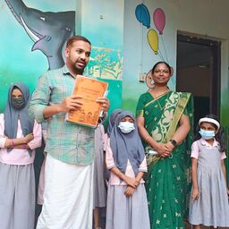 ഒന്ന് രണ്ടു ക്ലാസുകളിലെ സംയുക്ത ഡയറി പ്രകാശനം ബി ആർ സി യിലെ ജാബിർ സാർ നിവഹിക്കുന്നു