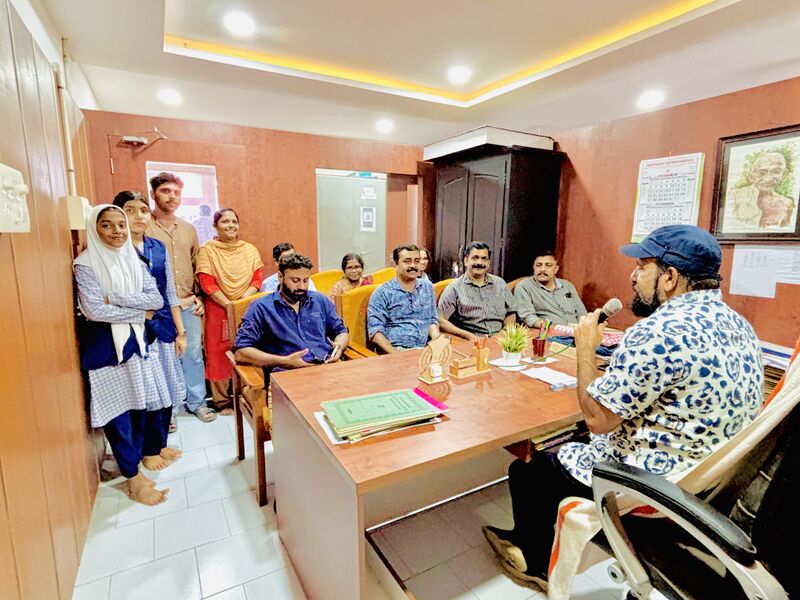 പ്രമാണം:19868-school radio launching.jpg