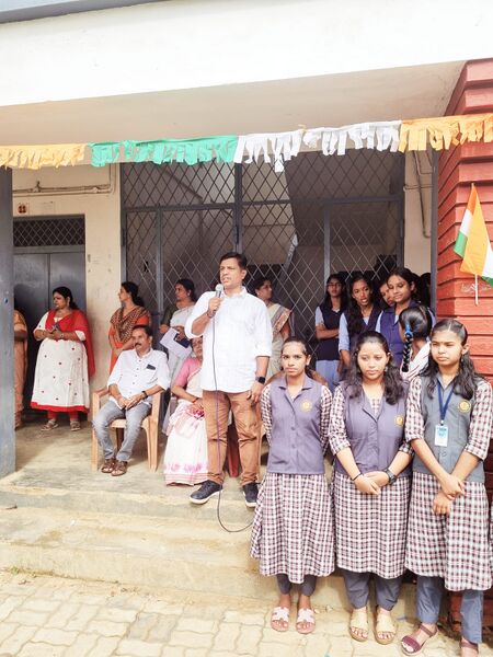 പ്രമാണം:21060 aug 15 4.jpg