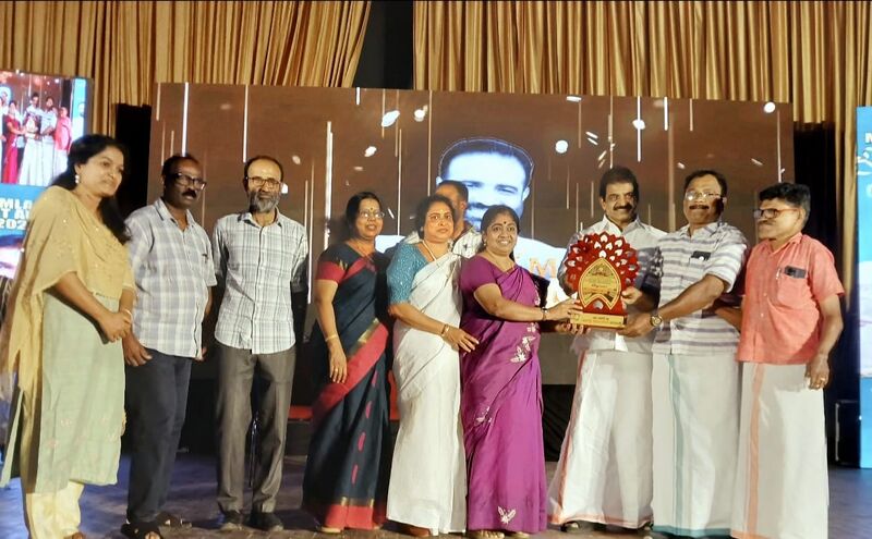 പ്രമാണം:41031 Merit award MLA.jpeg