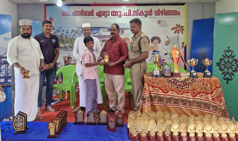 പ്രമാണം:44223 adarav prize 2.jpg