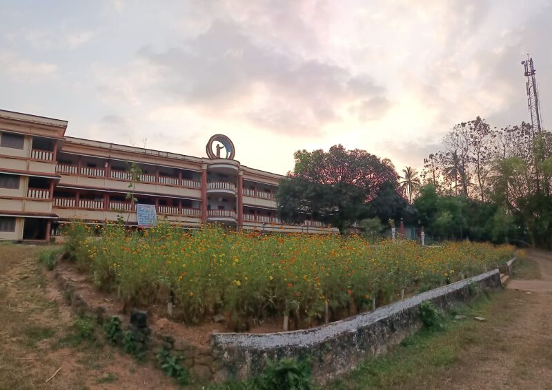 പ്രമാണം:47040 SCHOOL3.jpeg