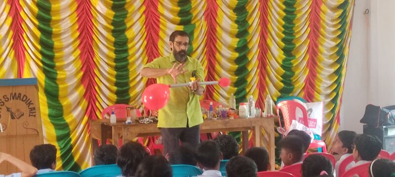 പ്രമാണം:12017 science fair4.jpg
