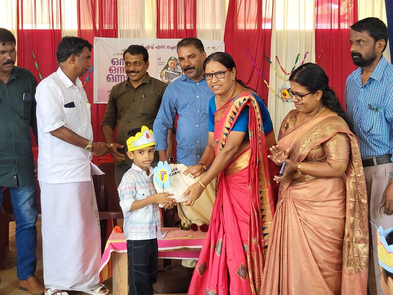 പ്രമാണം:12060 KSD Pravesanolsavam.jpg