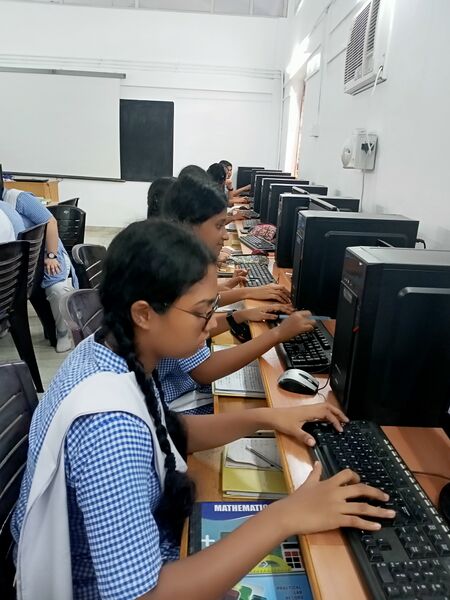 പ്രമാണം:13006 - hightech hall 2.jpg