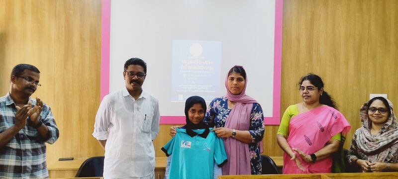 പ്രമാണം:19066 uniformlk.jpg