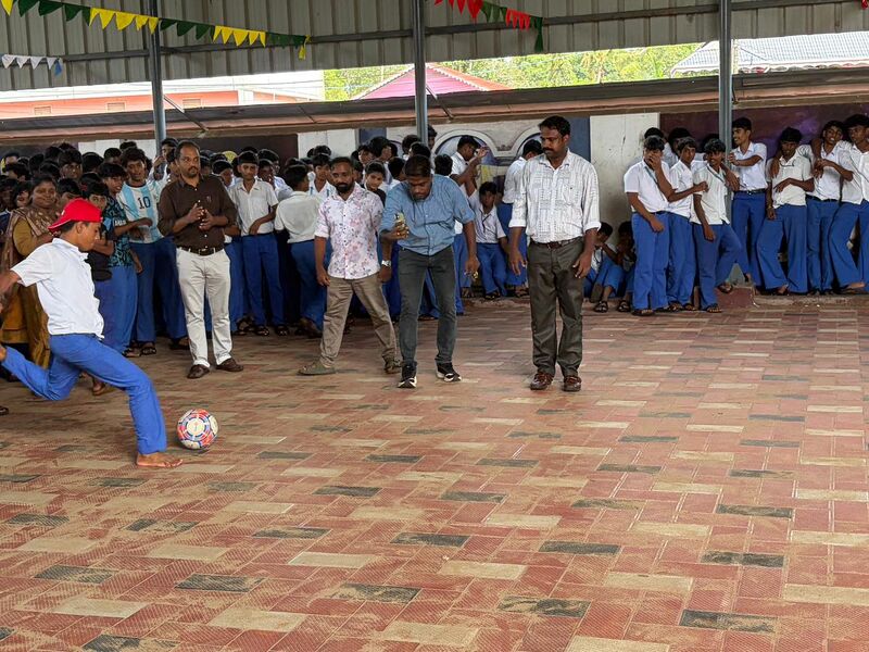 പ്രമാണം:35052 kickoff 26 3.jpeg