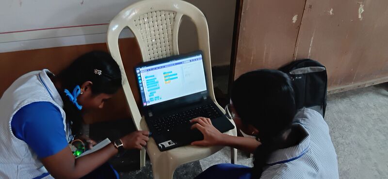 പ്രമാണം:35052 robotics25 4.jpg