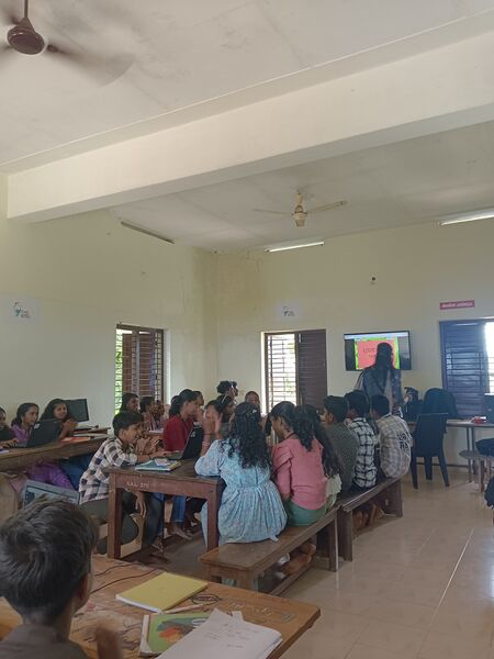 പ്രമാണം:42069 lkprilm camp255.jpg