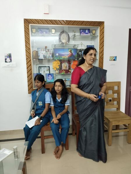 പ്രമാണം:44018 pp 3.jpg