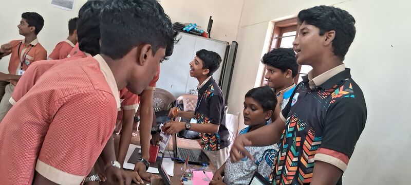 പ്രമാണം:44046 lk23 robo2.jpg