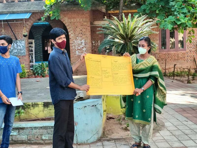 പ്രമാണം:Newspaper publishing.jpg