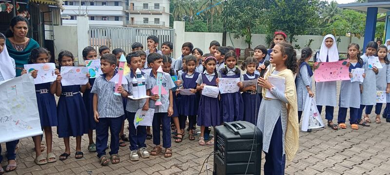 പ്രമാണം:11021-moon day2.jpg