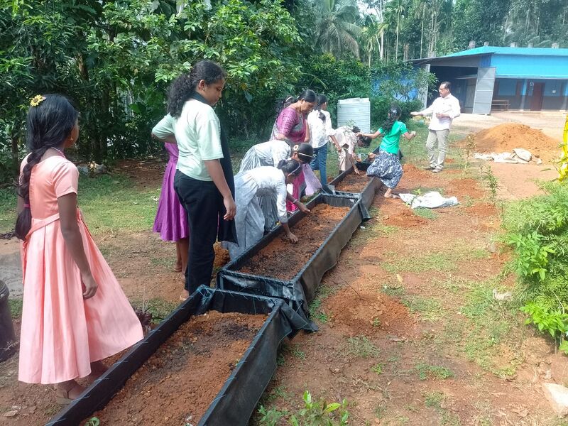 പ്രമാണം:12435farming.jpg