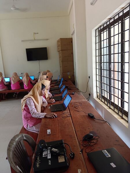 പ്രമാണം:18012-It lab g 2.jpeg