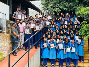 സ്കൂൾ സ്കൗട്ട് & ഗൈഡ് യൂണിറ്റിന്റെ സജീവ പ്രവർത്തനങ്ങളോടെ വർഷം ശ്രദ്ധേയമാക്കി ഈ അധ്യയന വർഷത്തിൽ സ്കൂൾ സ്കൗട്ട് & ഗൈഡ് യൂണിറ്റ് വിവിധ സാമൂഹ്യ, പരിസ്ഥിതി, ദേശസ്നേഹ പ്രവർത്തനങ്ങളിലൂടെ ശ്രദ്ധേയമായ പ്രവർത്തനങ്ങൾ കാഴ്ചവെച്ചു. പ്രവേശനോത്സവത്തിന്റെ ഭാഗമായി ഹെൽപ്പ് ഡെസ്ക്, സ്വീകരണ പരിപാടികൾ എന്നിവ സംഘടിപ്പിച്ച് പുതിയ വിദ്യാർത്ഥികൾക്കും രക്ഷിതാക്കൾക്കും ആവശ്യമായ സഹായങ്ങൾ നൽകി. പരിസ്ഥിതി ദിനാചരണത്തിന്റെ ഭാഗമായി, പൊതുസ്ഥലങ്ങളിൽ മരം നടൽ പ്രവർത്തനങ്ങൾ നടത്തി. അതോടൊപ്പം സ്കൂൾ ക്യാമ്പസിൽ ഔഷധത്തോട്ടം ഒരുക്കി പരിസ്ഥിതി സംരക്ഷണത്തിന്റെ പ്രാധാന്യം വിദ്യാർത്ഥികളിൽ ബോധ്യപ്പെടുത്തി. സ്വാതന്ത്ര്യദിനാഘോഷങ്ങൾ വർണാഭമായി സംഘടിപ്പിച്ചു. MSP marchpast ൽ സ്കൂൾ യൂണിറ്റ് ഒന്നാം സ്ഥാനം കരസ്ഥമാക്കി. കൂടാതെ സ്കൂളിൽ വിവിധ സാംസ്കാരിക പരിപാടികളും ദേശസ്നേഹ പ്രവർത്തനങ്ങളും നടന്നു. എല്ലാ വർഷവും നടത്തിവരുന്ന യൂണിറ്റ് ക്യാമ്പ് ഈ വർഷവും വിജയകരമായി സംഘടിപ്പിച്ചു. എല്ലാ സ്കൗട്ട് & ഗൈഡ് കുട്ടികളും പങ്കെടുത്ത ക്യാമ്പ് വ്യക്തിത്വ വികസനത്തിനും സംഘബോധത്തിനും ഏറെ സഹായകമായി. ദ്വിദീയ സോപാൻ ടെസ്റ്റിൽ 54 കുട്ടികൾ പങ്കെടുത്തു. ഗാന്ധിജയന്തി ദിനാചരണത്തിന്റെ ഭാഗമായി “ഗാന്ധിയെ അറിയാം” എന്ന പേരിൽ ക്യാമ്പെയിനും പൊതുസ്ഥലങ്ങളിൽ ശുചീകരണ പ്രവർത്തനങ്ങളും നടത്തി. സ്കൂളിലെ 8 സ്കൗട്ട് കുട്ടികൾ ഉത്തർപ്രദേശിലെ ലക്നൗവിൽ നടന്ന ദേശീയ സ്കൗട്ട് ജാംബൂരിയിൽ (National Camp) പങ്കെടുത്തത് സ്കൂളിന് വലിയ അഭിമാനമായി. കൂടാതെ ഈ വർഷത്തെ രാജ്യപുരസ്കാർ ടെസ്റ്റിൽ 33 കുട്ടികൾ പങ്കെടുത്തു. ഇത്തരത്തിൽ അക്കാദമിക് പ്രവർത്തനങ്ങൾക്ക് പുറമേ സാമൂഹ്യബോധവും സേവന മനോഭാവവും വളർത്തുന്ന പ്രവർത്തനങ്ങളിലൂടെ സ്കൂൾ സ്കൗട്ട് & ഗൈഡ് യൂണിറ്റ് ഈ വർഷം മാതൃകാപരമായ പ്രവർത്തനങ്ങളാണ് നടത്തിയത്.