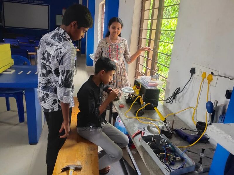 പ്രമാണം:18026 Hitec demo.jpeg