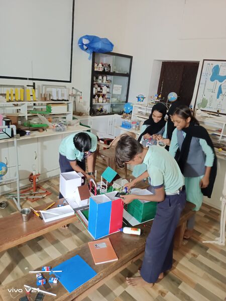 പ്രമാണം:18471 Hitech science lab.jpg