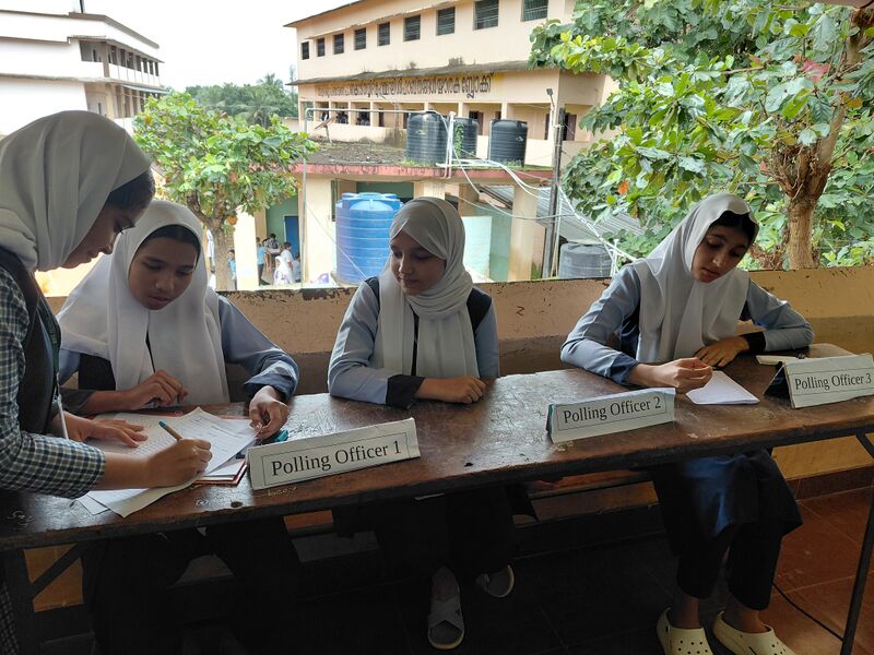 പ്രമാണം:19077 school parlament election4.jpg