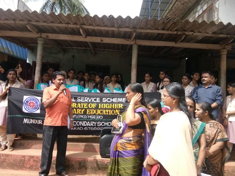 പ്രമാണം:21077 nssflood relief4.jpeg.jpeg.jpeg.jpeg