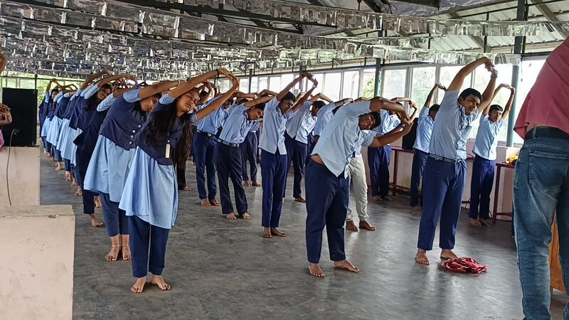 പ്രമാണം:23057 yogaday3.jpg