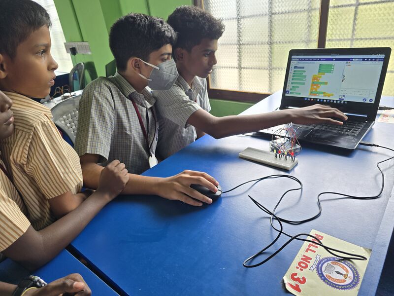 പ്രമാണം:25068 2025-26 robofest dancing LED.jpg