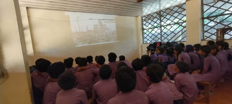 പ്രമാണം:33052 hitech presentation.jpg