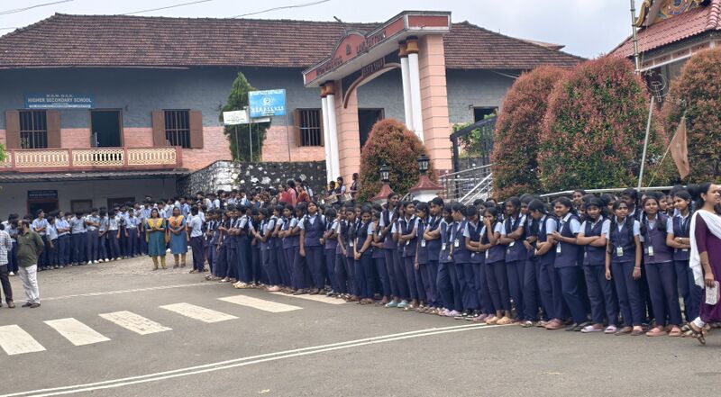 പ്രമാണം:33064 KTM MGMLKTR ITFAIR PIC3.jpg