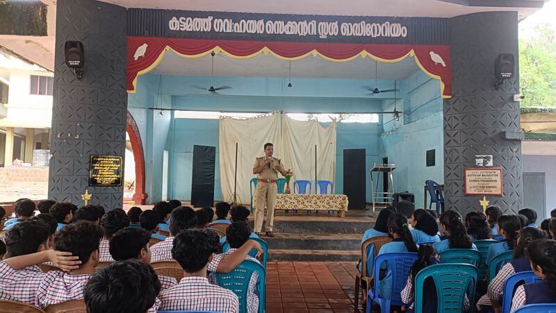 പ്രമാണം:12031-GHSSKUTTAMATH-ANTI-DRUGS-DAY.jpg