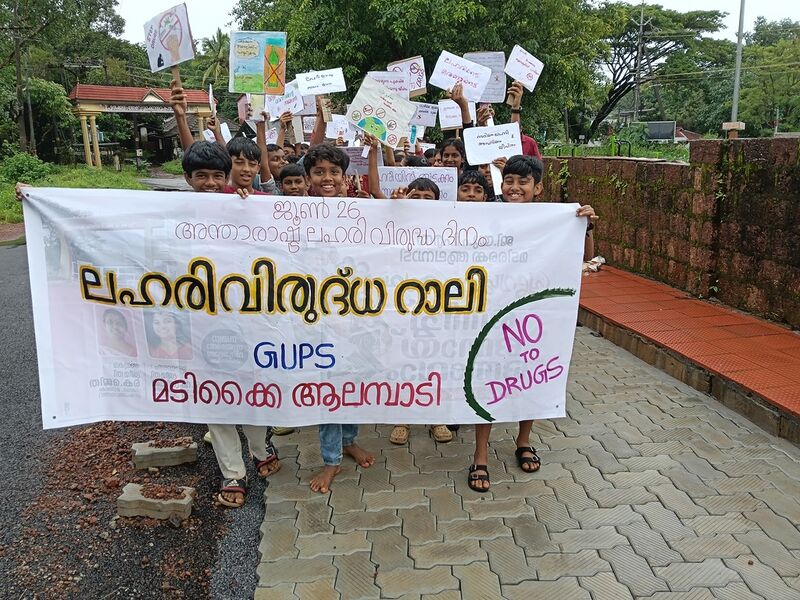 പ്രമാണം:12343 lahari1.resized.jpg