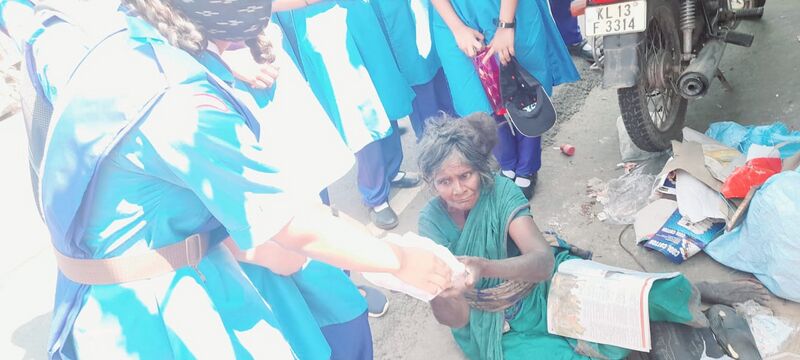 പ്രമാണം:14002 guides1.jpeg