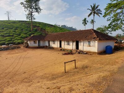 എൽ പി സ്കൂൾ ആരംഭിച്ച അട്ടമലയിലെ എസ്റ്റേറ്റ് കെട്ടിടം