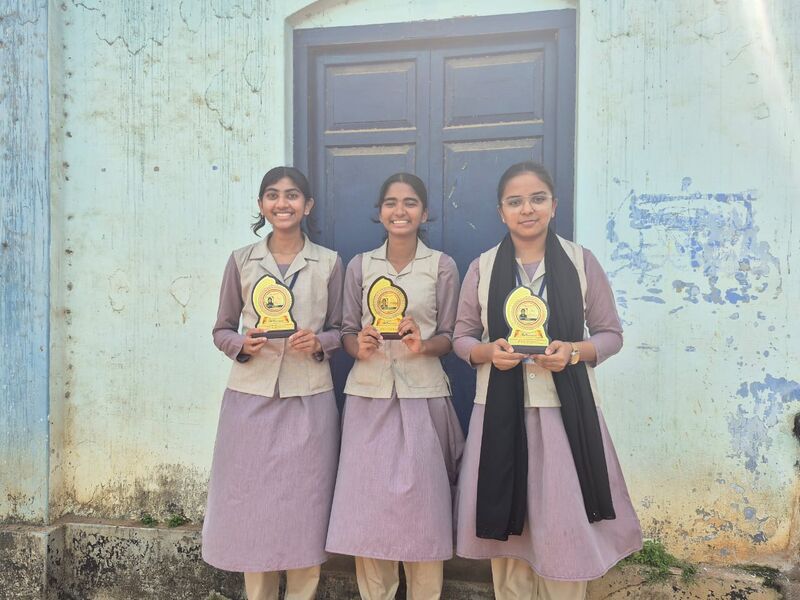 പ്രമാണം:21012-best lk students 22-25 batch.jpeg