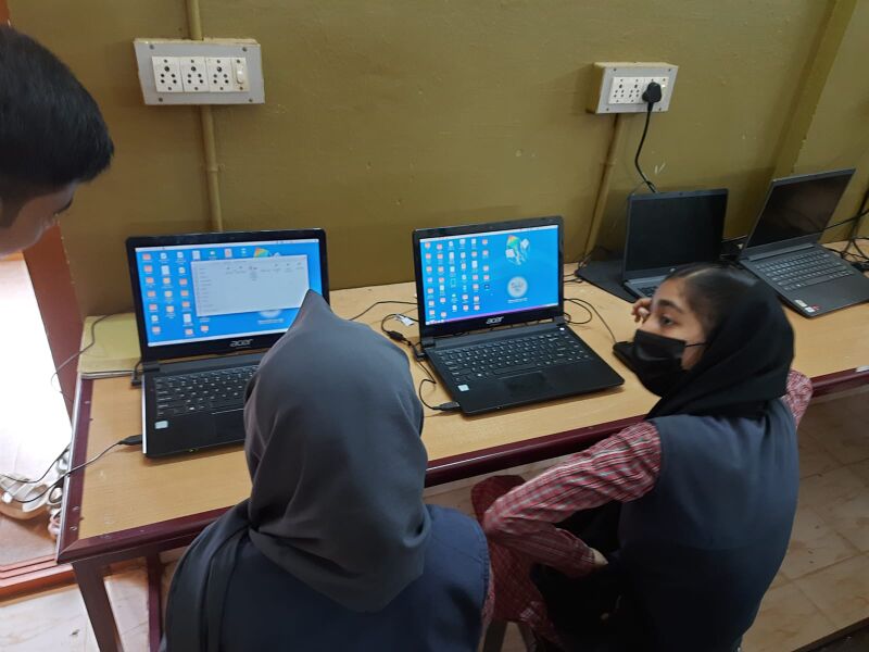 പ്രമാണം:24037high tech lab 2.jpg