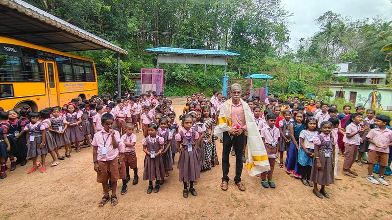 പ്രമാണം:40338 adhyapaka adarav.jpg