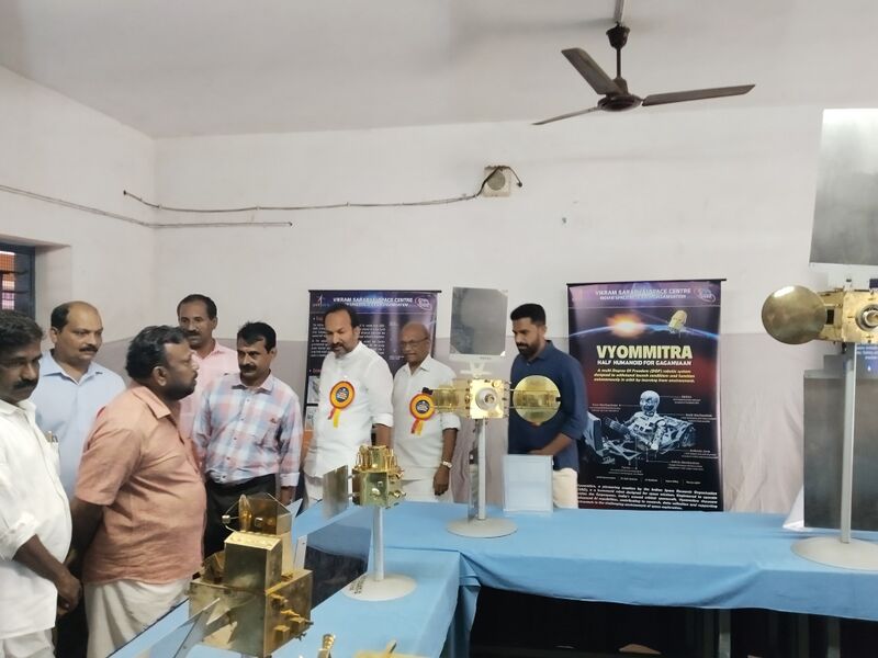 പ്രമാണം:41089 school exhb 1..jpg