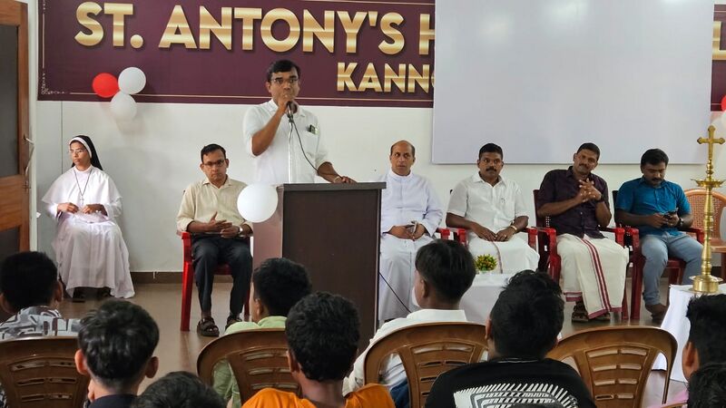 പ്രമാണം:47084 2praveshanolsavam.jpeg