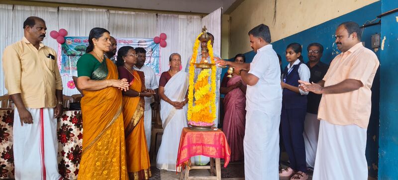 പ്രമാണം:സ്കൂൾ പ്രവേശനോത്സവം ഉദ്‌ഘാടനം .jpg