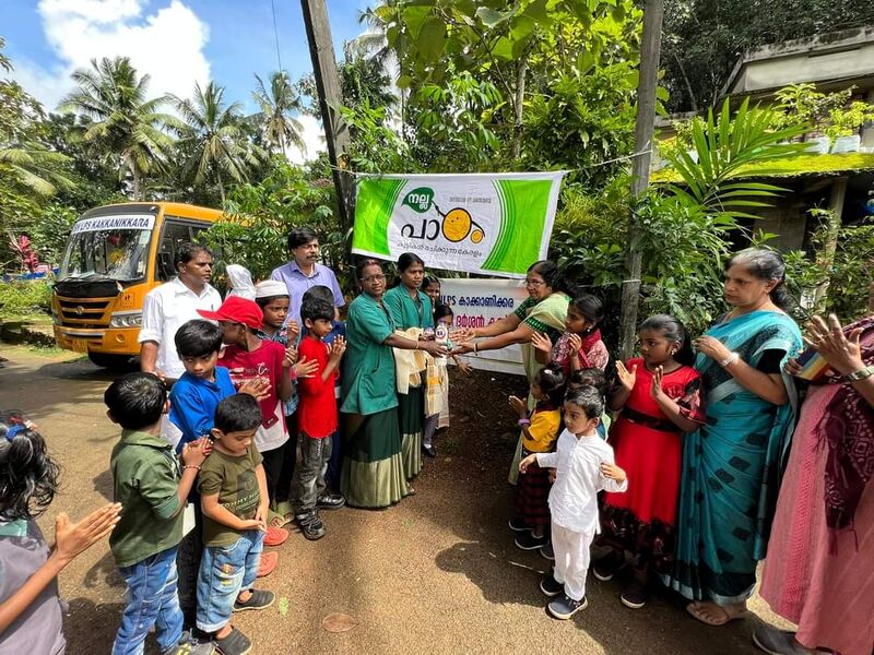 പ്രമാണം:ഹരിത കർമ്മ സേനാംഗങ്ങളെ ആദരിക്കൽ.jpeg