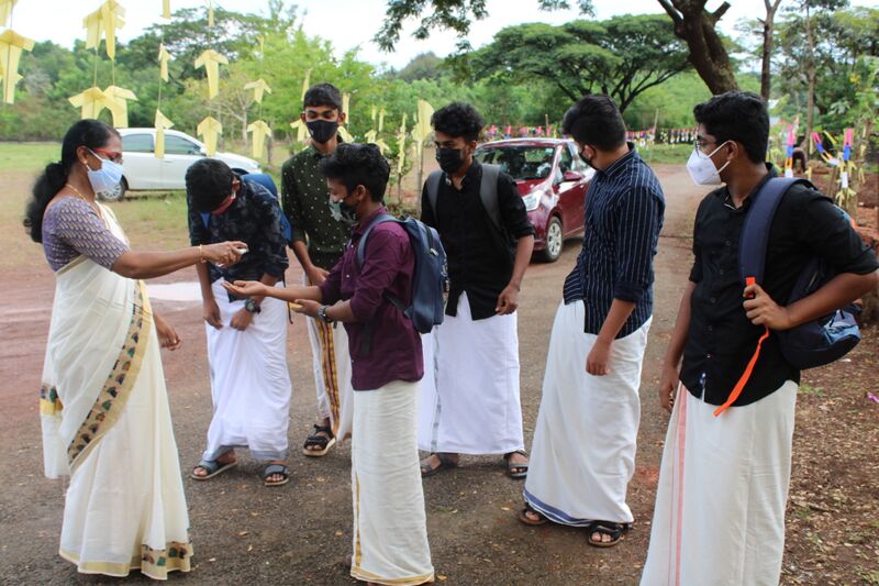 പ്രമാണം:110953 thirike6.jpg