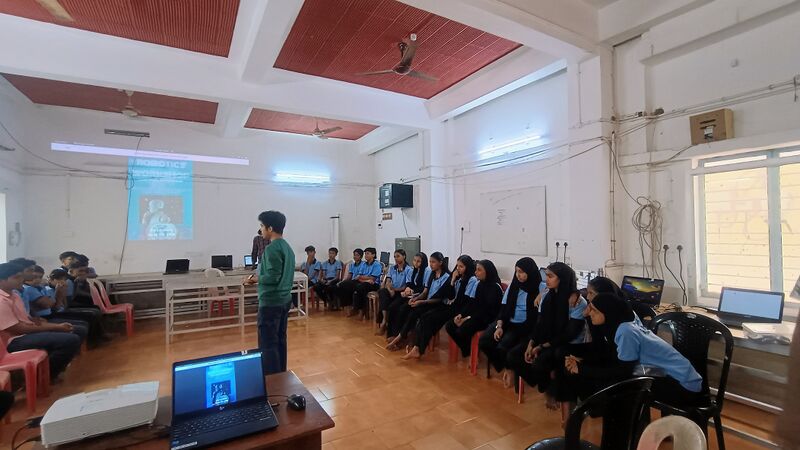 പ്രമാണം:13075 Robotics workshop.jpg